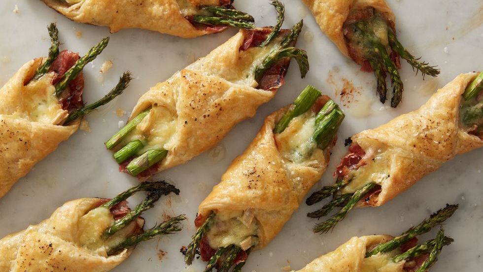 preview for Brie, Asparagus & Prosciutto Pastry Bundles Are The Easiest Easter App