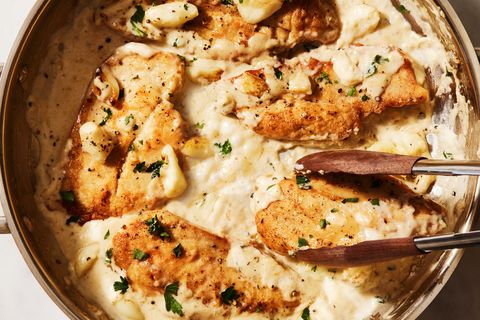 creamy garlic chicken with garlic pieces