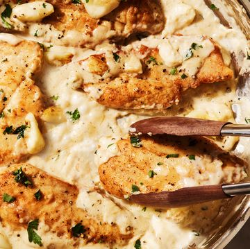 creamy garlic chicken with garlic pieces