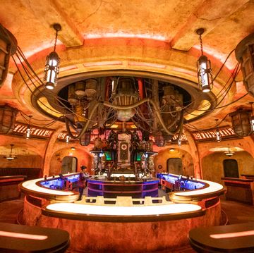 anaheim, calif    wednesday, may 29, 2019   a waitress prepares a drink in ogas cantina as media members get a preview during the star wars galaxys edge media preview event at the disneyland resort in anaheim, calif, on may 29, 2019 photos are embargoed until 6pm may 29 allen j schaben  los angeles times via getty images