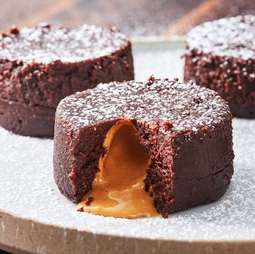 air fryer chocolate lava cakes filled with peanut butter and topped with powdered sugar