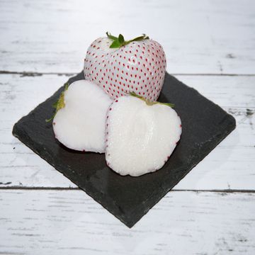 pineberry white strawberry and the fruit in half