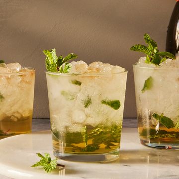 prosecco mint juleps in highball glasses with fresh mint
