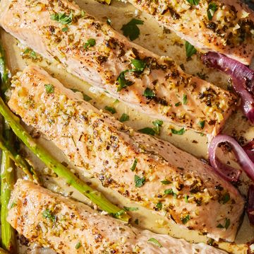 sheet pan garlic butter salmon and asparagus with lemon