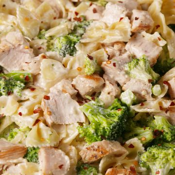 Chicken & Broccoli Pasta Horizontal