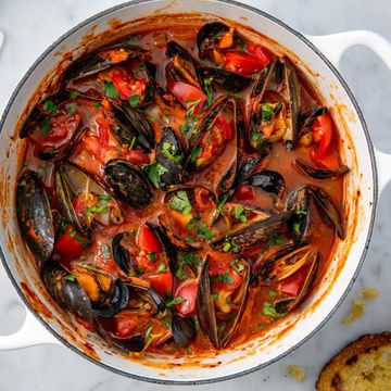 mussels with tomatoes and garlic